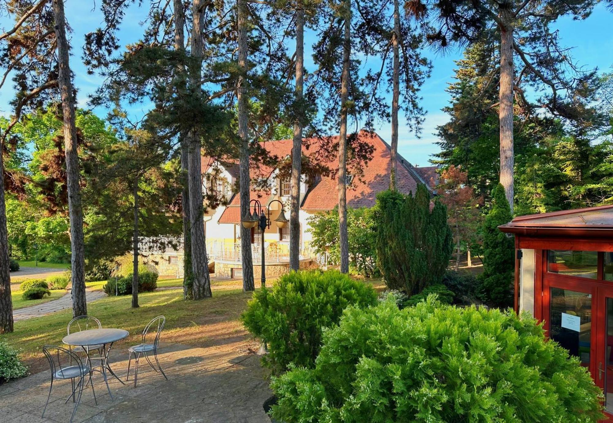 Imola Garden Vendeghaz Hotel Balatonfured Exterior photo